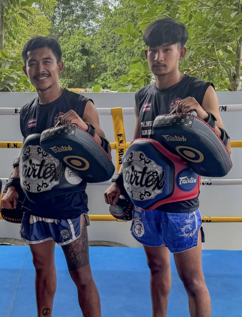 Two E.N. coaches holding training pads