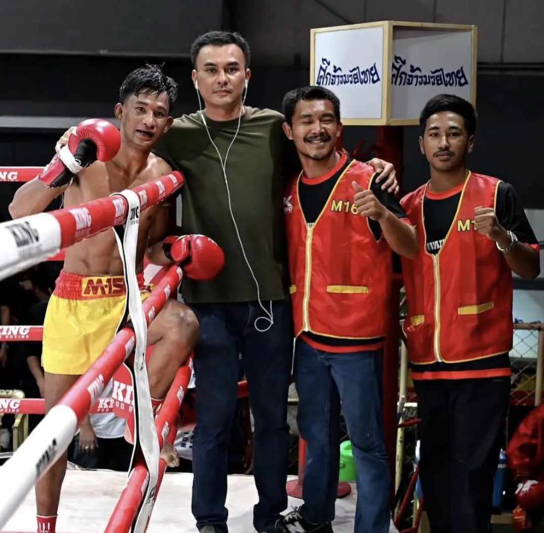 E.N. Muaythai Gym coaches and fighter together at a local fight event